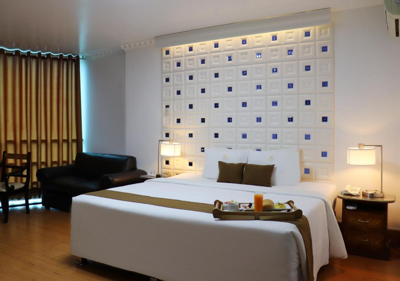 Executive Suite,1105813524:JPEG