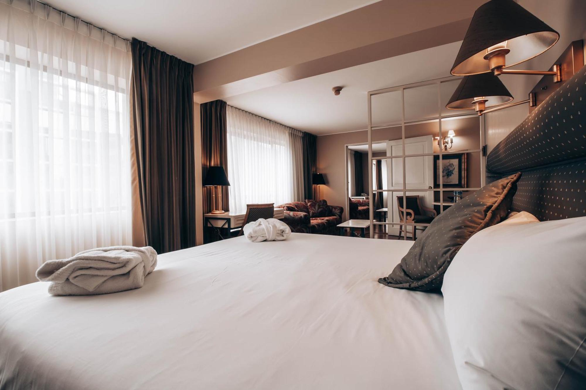 Suíte Executiva com Cama King-size e Cozinha Compacta