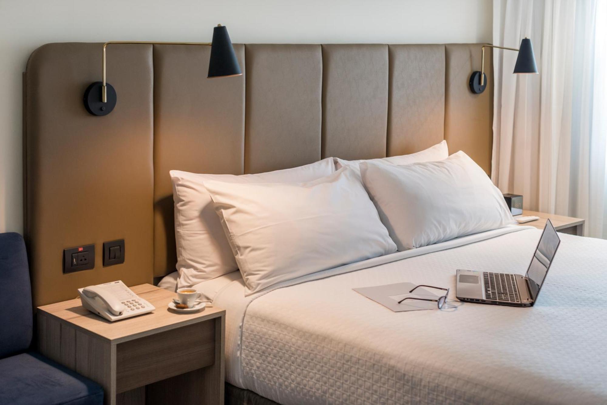 Standard Queen Room City View
