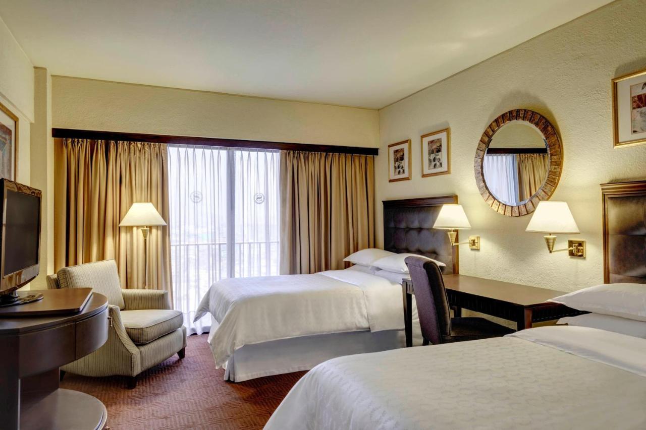 Concierge level Smaller Guest room 2 Twin or Single Beds
