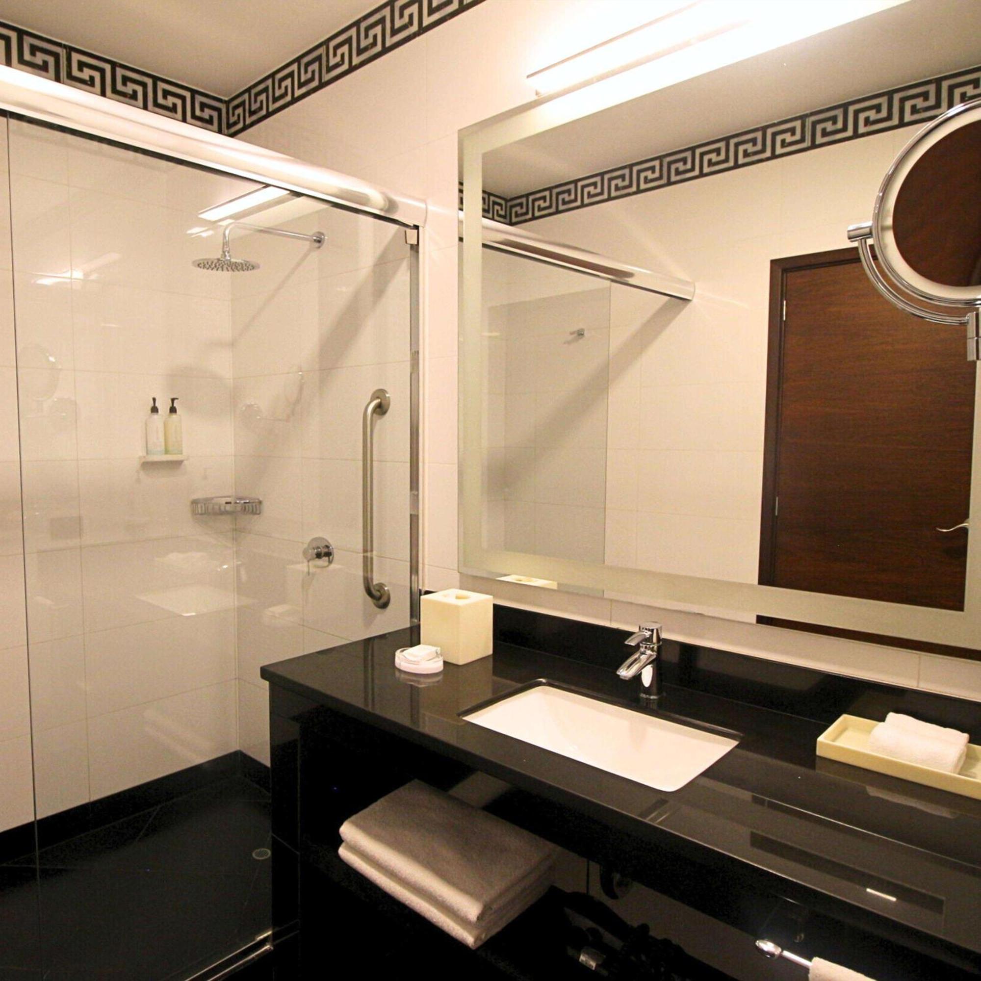 Suite Junior con cama extragrande y zona de estar
