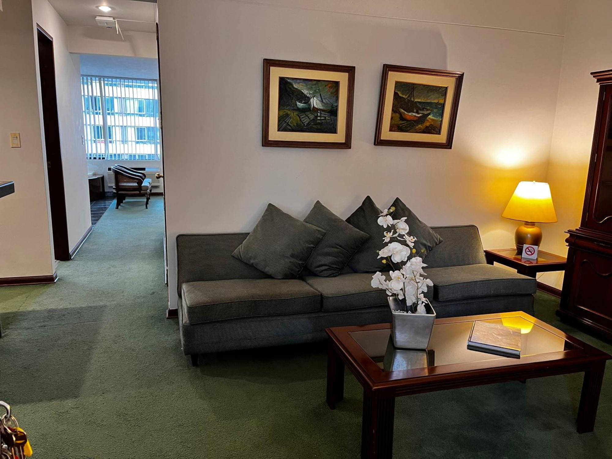 Deluxe Suite