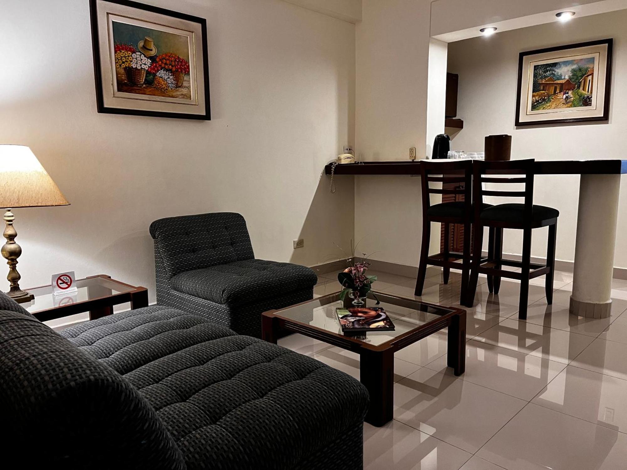 Single Room Queen Bed