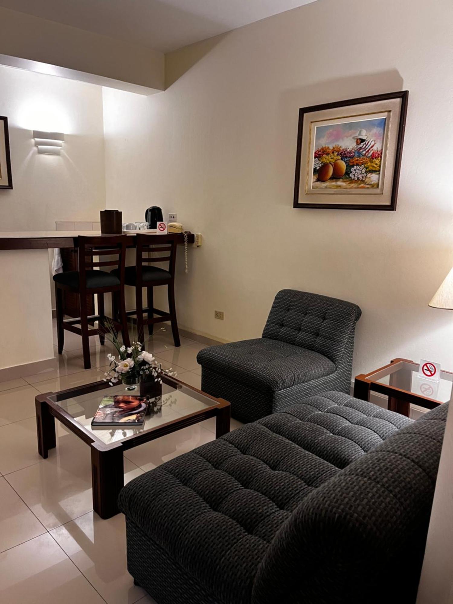 Single Room Queen Bed