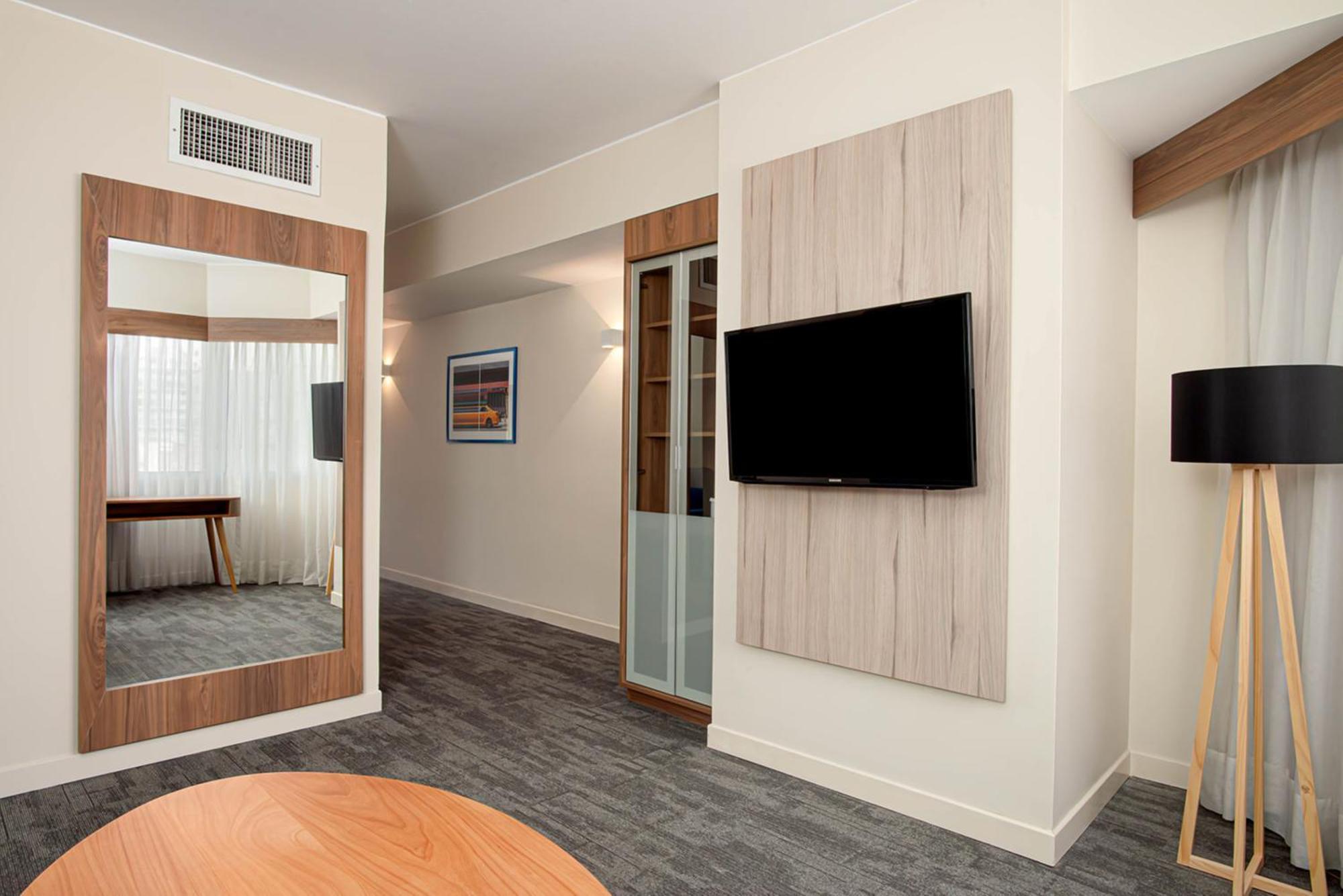 Junior King Suite City View