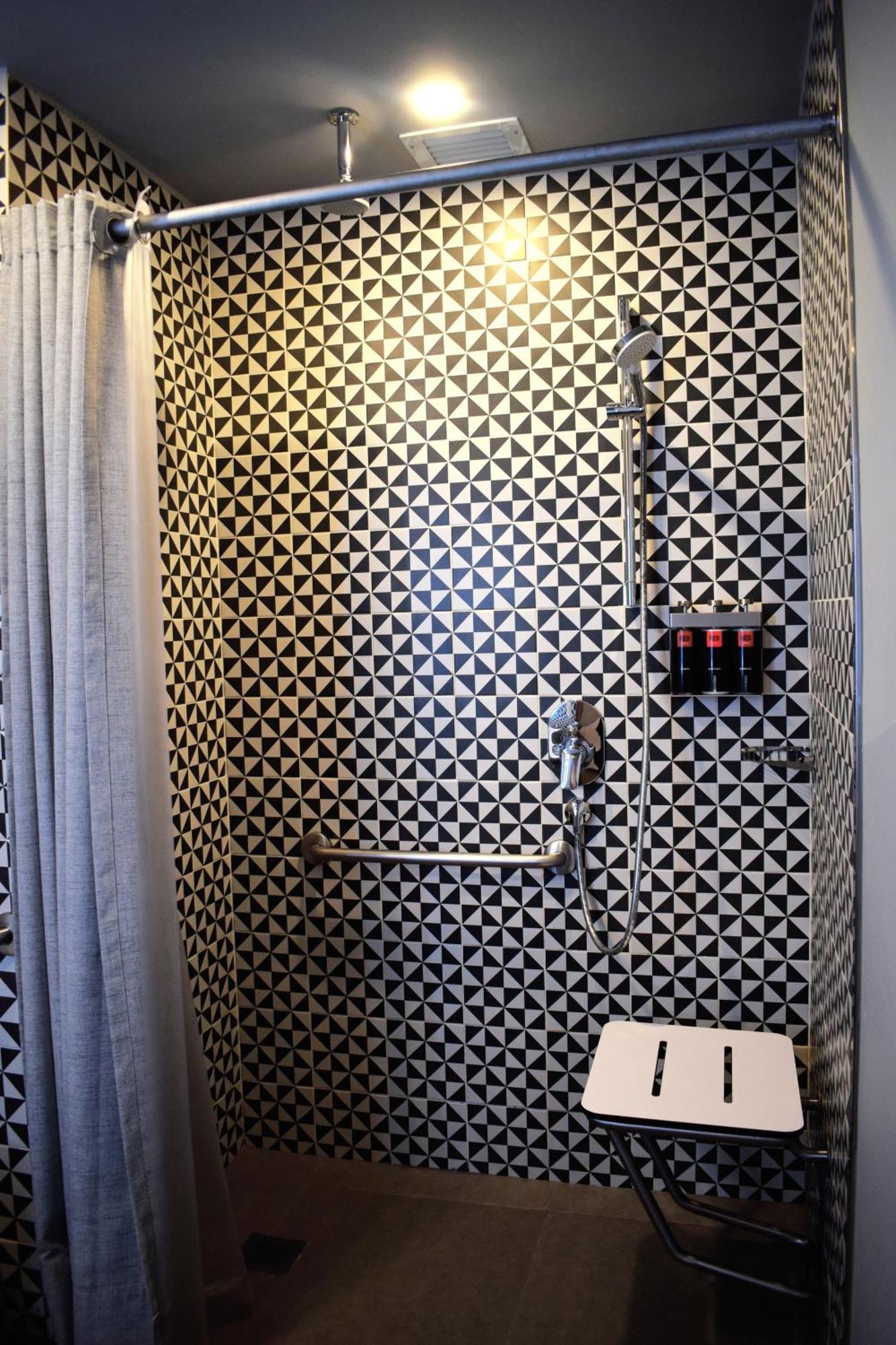 King Room Accessible or Non-Smoking