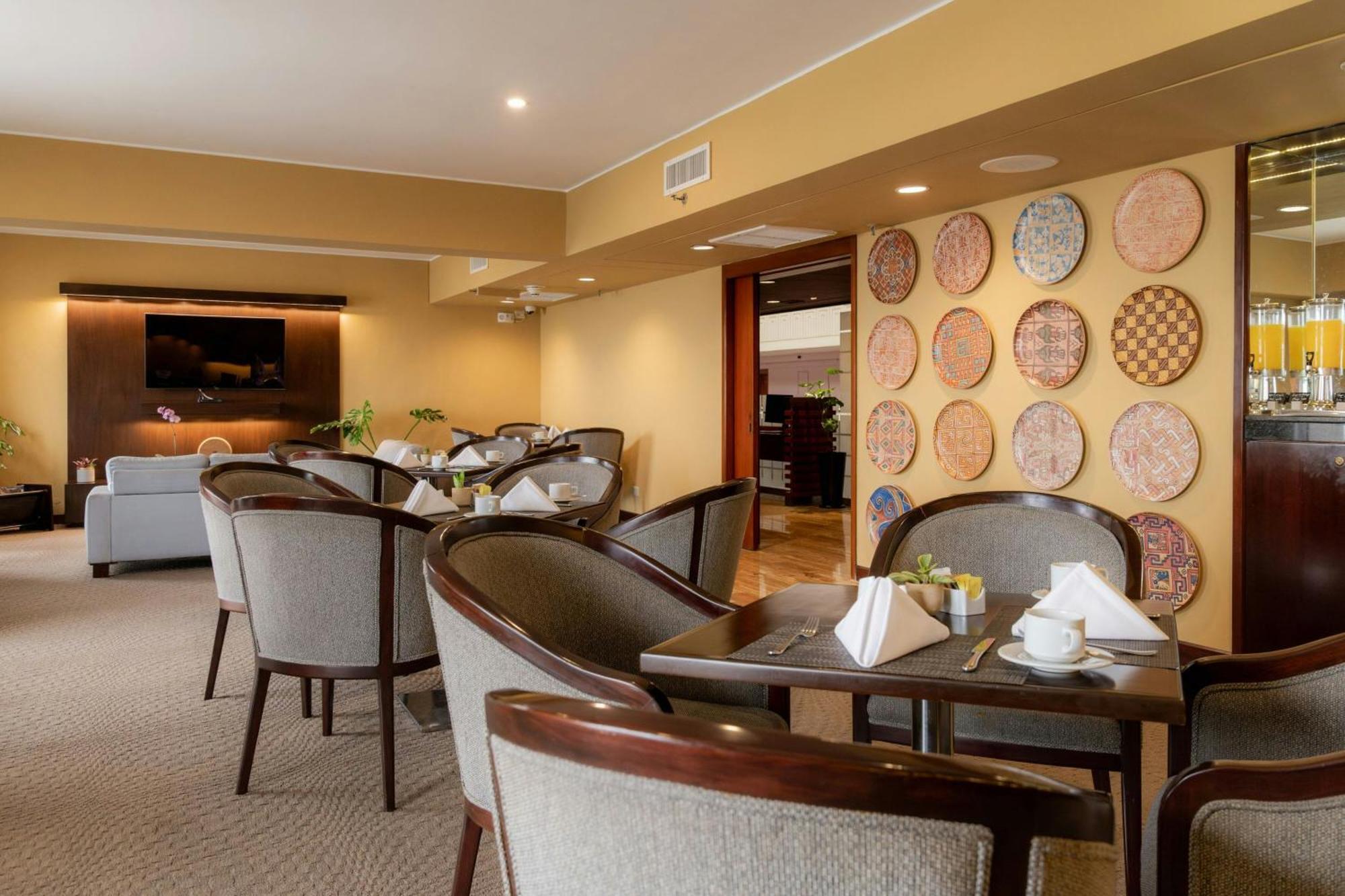 Concierge level Smaller Guest room 2 Twin or Single Beds
