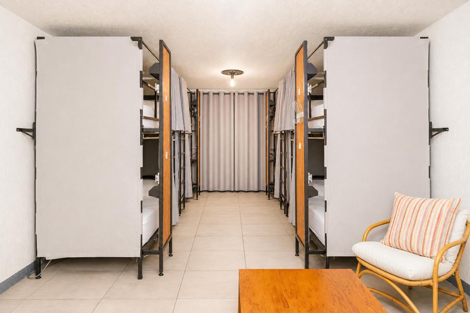 Cama em Beliche em Dormitório Feminino