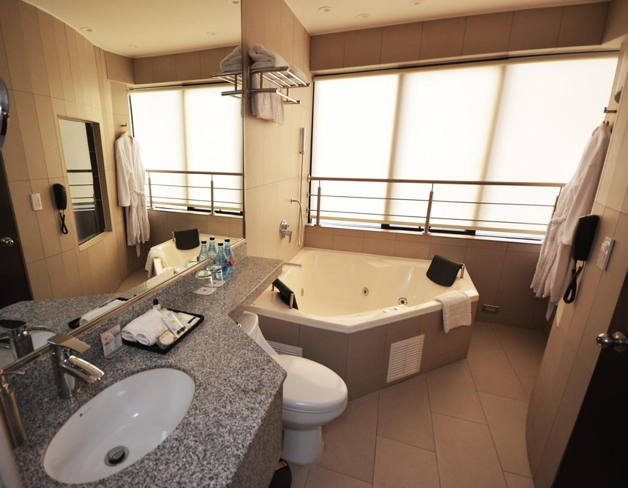 Executive Suite,758771257:JPEG