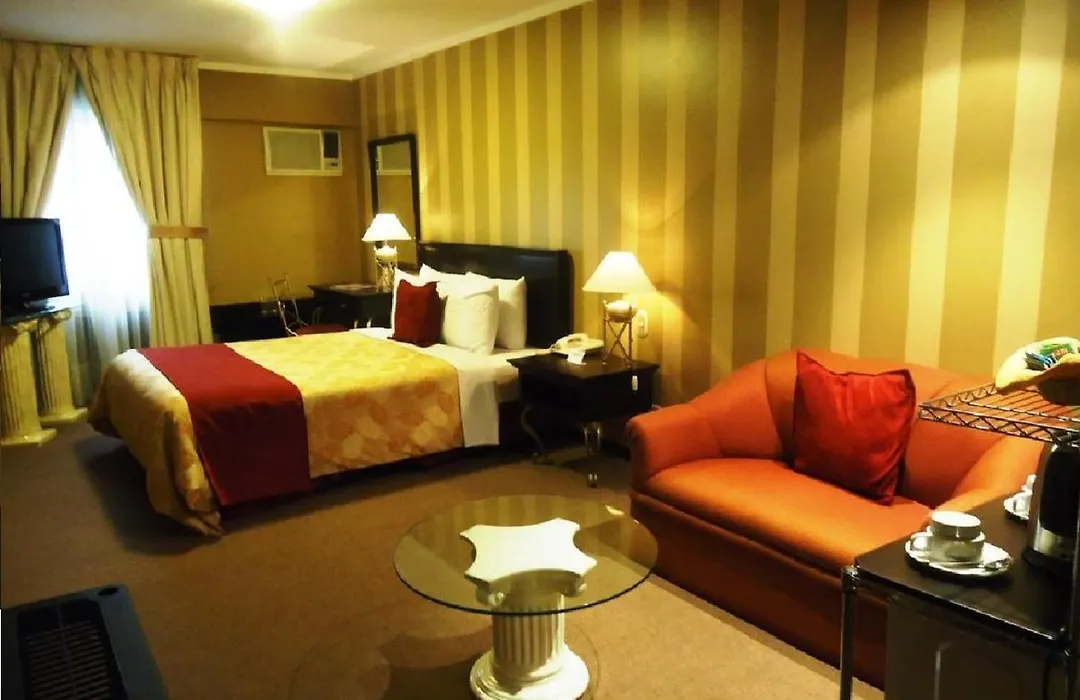Leon De Oro Inn & Suites-1