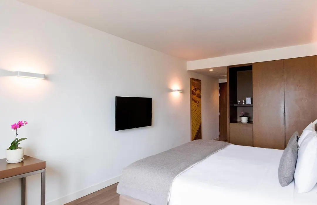 Dazzler By Wyndham Lima San Isidro-1