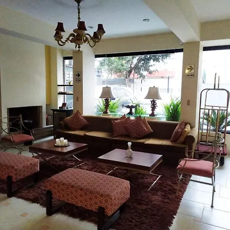 Leon De Oro Inn & Suites-3